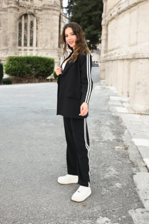 Costum dama doua piese cu dungi si siret in talie 9007